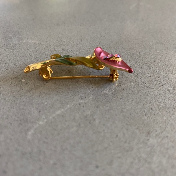 Calla Lily Brooch - Picture 3 of 5